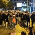 VIDEO Novosađani održali skup podrške Dijani Hrki: Nosili natpise "Mama"