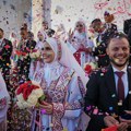 ФОТО, ВИДЕО: У рушевинама Газе одржано масовно венчање 54 пара
