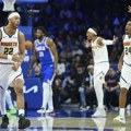 Denver bez Jokića i pola tima napravio čudo u Filadelfiji! Embid zakasnio sa rampom, desetkovani Nagetsi slavili posle drame i…