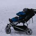 Bebe na zimskom vazduhu – šta kažu pedijatri o skandinavskoj praksi i da li je primenljiva kod nas