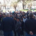 IO radnika „Koštane“ i SSS na protestu u Vranju: Gladni i obespravljenijuga Srbije, dođite u subotu 11. aprila ispred zgrade…
