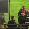Jezive scene u Bosni i Hercegovini! Krvavi navijač preskočio ogradu i prekinuo utakmicu! Hteo da bije obezbeđenje, a onda mu…