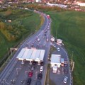 "Stigli smo u isto vreme kad i oni koji su krenuli 3 sata pre nas" Haos na putevima u Srbiji: Kolone od Požege do Zlatibora…