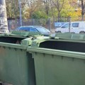 (Foto) "Nečija mladost, letovanja i detinjstvo... Sve bačeno na ulicu!" Tatjana zatekla potresan prizor pored kontejnera na…