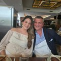 Trudna ćerka Suzane Mančić: Lepa Teodora čeka dete sa 23 godine starijim suprugom, pokazala trudnički stomak (foto)