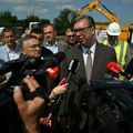 Vučić: Daj bre nek neko radi Kragujevac, 50 prijava za rupe, poslaćemo mašine da se to reši