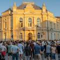 Skup podrške tužiocu Vujičiću ispred zgrade Višeg suda u Valjevu