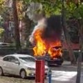 Gori automobil u Kragujevcu: Vatra bukti nasred ulice! (video)