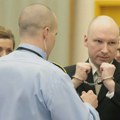 Anders Bering Brejvik izjavio u sudu da mu je žao zbog zločina koji je počinio