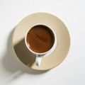 Stavite ovaj sastojak u kafu ako vam smeta njena gorčina, a želite da smanjite unos šećera