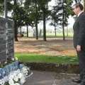 Vučić položio cveće u Malom Orašju: Kao roditelj, osećam ogroman bol zbog izgubljenih života, država neće dozvoliti…