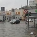 Apokalipsa u solunu Jako nevreme pogodilo grad, automobili plivaju na ulicama (video)
