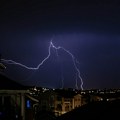 Grmljavinski sistemi iznad Beograda! Oluje se premeštaju u ove predele Srbije u toku noći