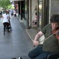 Od klasike do roka – ulični svirači ulepšali Đurđevdan u Kragujevcu