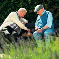 Najveća grupa penzionera danas dobija novac: Pare im ležu na tekuće račune, sledeća uplata u ponedeljak
