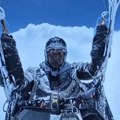Sumnja u autentičnost snimka promrzlog paraglajdera iz Kine: Stručnjaci upalili alarme zbog ovih detalja