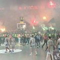 U Areni kao na fudbalskom stadionu: Baklje i slavlje (VIDEO)