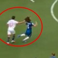 Da li je ovo najbizarniji crveni karton u istoriji fudbala? Scena sa PSŽ - Čelsi nadmašila Zidana i Materacija