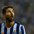Povezivali ga sa Zvezdom, on otišao kod Nikolića i Jovića: Grujić zvanično novi igrač AEK-a!