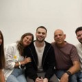 Prva fotografija alona ohela sa porodicom, ne skidaju osmeh sa lica Posle dve godine, konačno je na sigurnom (foto)