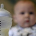 Zašto je u Srbiji iz prodaje povučena serija Aptamil formule za bebe