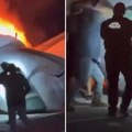 Avion se srušio na auto-put u Teksasu, ima mrtvih: Pojavio se i strašan snimak sa mesta nesreće (Video)