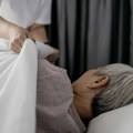 Priča koja je potresla Britaniju: Brinuli o majci, sada im preti iseljenje