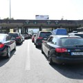 Gužva na granicama – automobili na Gradini čekaju i dva sata da izađu iz Srbije