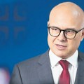 Vučević osudio širenje laži i teorija zavere o povratku predsednika Vučića iz SAD