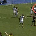VIDEO Užasan potez mladog golmana Reala: Prišunjao se sa leđa rivalu i pesnicom ga udario u potiljak