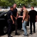 Igor Popović pokazao šta je čojstvo: Dostojanstven, uspravan, iako su ga doveli sa lisicama na rukama u sud u Prištini