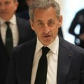 „Spavaću u zatvoru, ali uzdignute glave” Bivši predsednik Francuske Sarkozi teško primio sudsku presudu