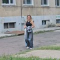 (Paparaco) uhvatili smo ženu Slobe Radanovića sa sinom: Jelena u opuštenoj garderobi, bez frizure i šminke, evo šta je radila…