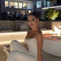 U beloj majici bez brushaltera pozira i igra: Naša pevačica objavila kućni video: Snimila se pred spavanje u novom stanu (foto)…