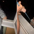 Otac vezao sina konopcem i spuštao ga sa sedmog sprata solitera: Reakcija prisutnih zgrozila svet (video)