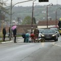 Oboren pešak u Čačku u blizini mosta: S povredama odmah sanitetom transportovan u bolnicu (foto)