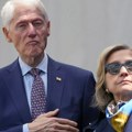 Bil i Hilari Klinton uhvaćeni na odmoru u Italiji: Šetnja u pratnji karabinjera uz selfije sa turistima