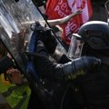 Francuska policija žestoka prema đacima: sukobi, suzavac, teško povređen tinejdžer