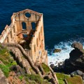 Ruševina zbog koje turisti rizikuju život za fotografiju: Zdanje koje prkosi vremenskim prilikama