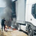 Eksplozija u kamionu na parkingu u Kumarevu kod Leskovca, vozač zadobio velike opekotine (video)