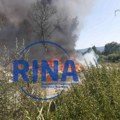 Gust dim prekrio je čitavo naselje: Požar izbio na deponiji Duboko kod Užica, meštani u strahu da se vatra ne proširi