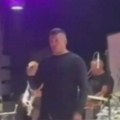 Sloba Radanović se posvadjao sa dečkom iz publike, pa ga javno pozvao na obračun! (VIDEO)