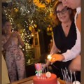 (Foto) Ana Bekuta napravila gala slavlje za 65.: Rođendan Dve torte, vatromet, veselili se do jutra: Brena u leopard haljini…