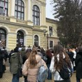 Đaci i profesori Prve gimnazije u blokadi održali su 15 minuta tišine