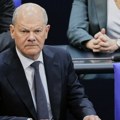 Snimak koji je obišao svet: Ovako je reagovao Olaf Šolc nakon Mercovog debakla (video)