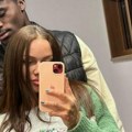 Pevačica (23) trudna sa fudbalerom iz Afrike: Objavila prve trudničke slike iz kreveta, on je drži za stomak
