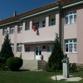Roditelji ispisuju decu iz škole, neće bota za direktora