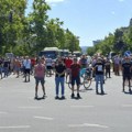 Novi Sad zastao na 16 minuta i obeležio devet meseci od pada nadstrešnice: Blokirane glavne raskrnice, građani palili sveće…