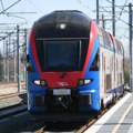 Putnici se prevoze autobustima, automobili na vagonima u Podgorici