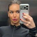 Natašina ćerka se utegla u uski komplet: Hana bez trunke šminke u helenakama, izbliza pokazala sve